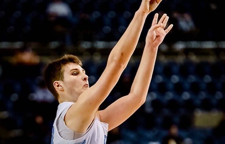 Luke Browne drills his fourth 3-pointer of the game en route to scoring 26 points against Mountlake Terrace.